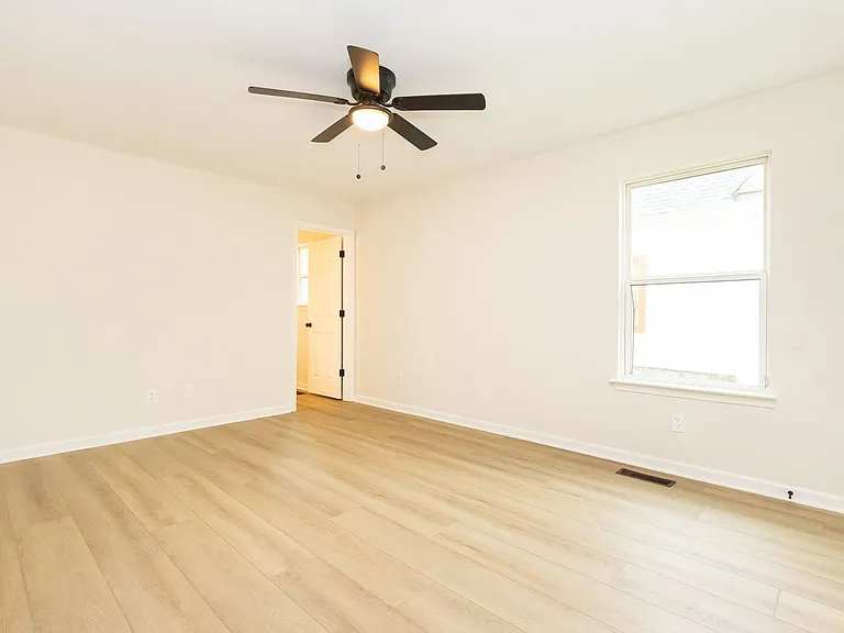 2517 Chamberlain Ave — Photo 10