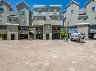 369 Pirates Landing Dr, Carrabelle, FL 32322
