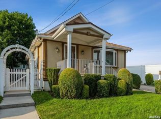 1040 Atlantic St, Franklin Square, NY 11010