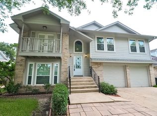 3327 Kempwood Dr, Sugar Land, TX 77479