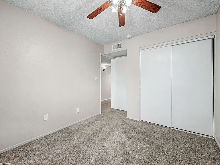 2521 N 49th Ave — Photo 24