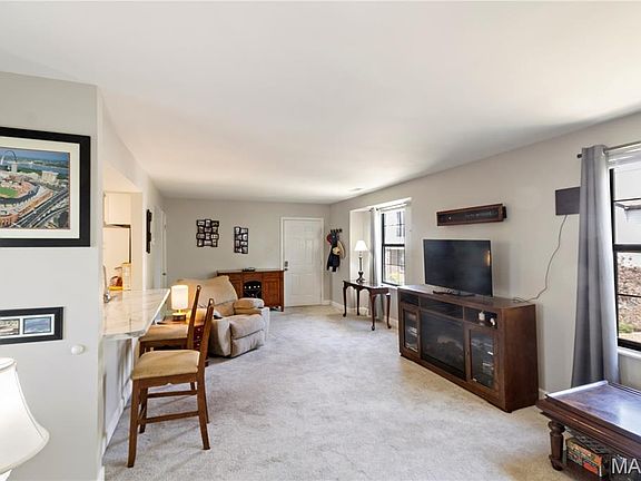 4th image of 9714 Raintree Village Dr #3F