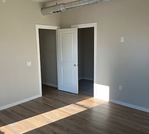 5th image of 203 E Oak St #3
