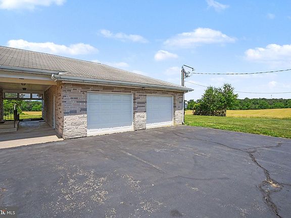 4th image of 303 Airport Dr