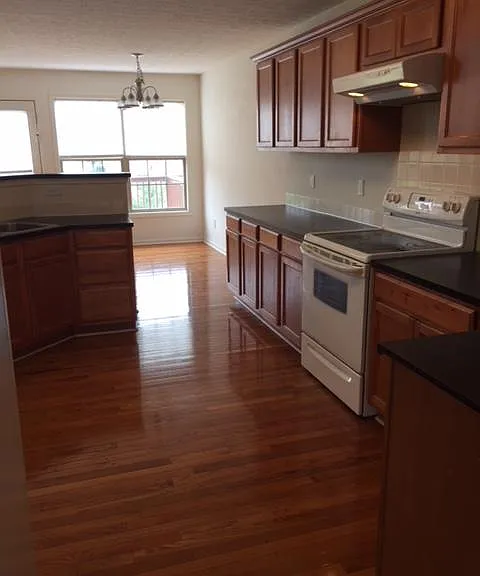 512 Lanarkshire Pl — Photo 11