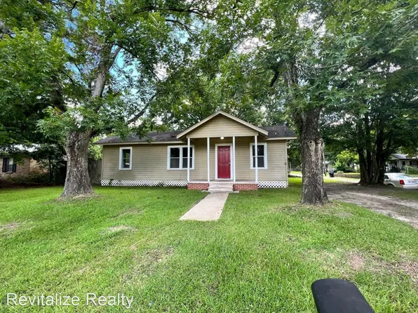 300 Geronimo St, Chickasaw, AL 36611