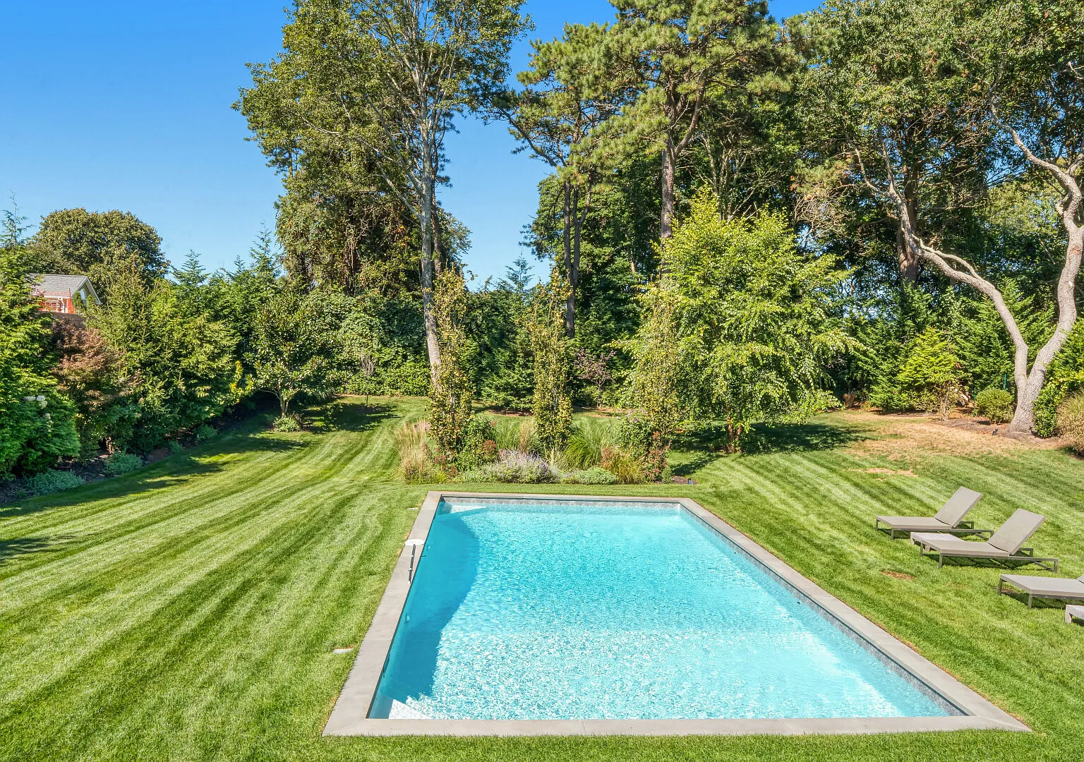 Chic Southampton Escape with Pool & Minutes to Town & Beaches — Photo 3