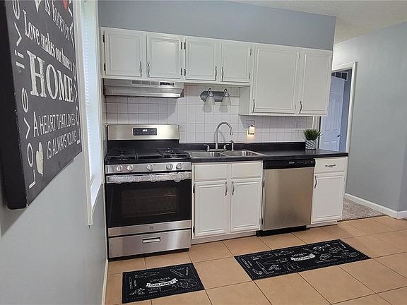 3rd image of 10 Charlotte Dr