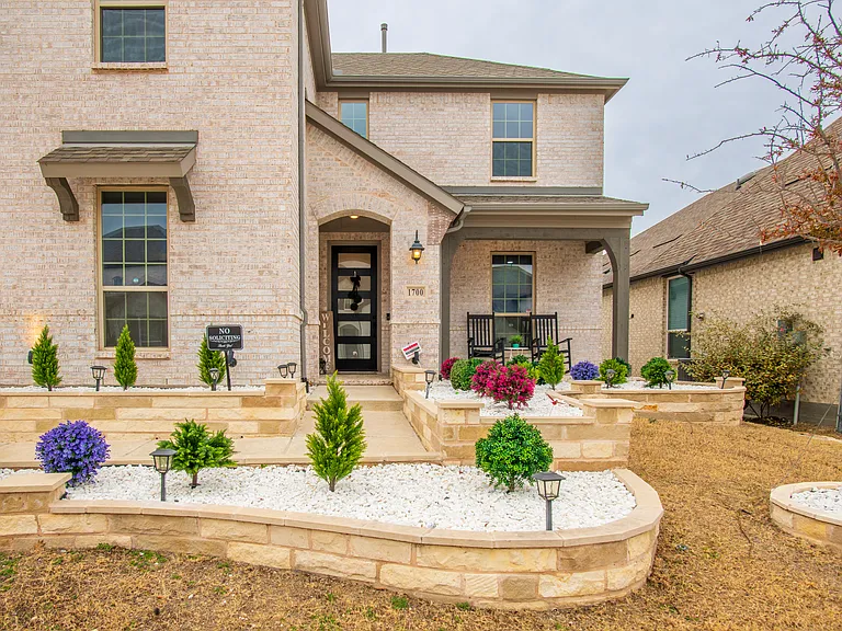1700 Hydrangea Ln — Photo 3