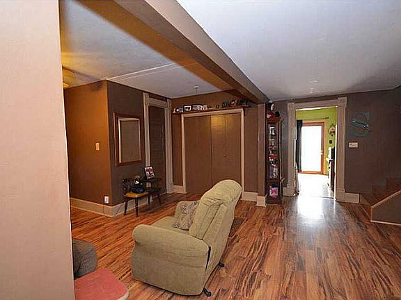 5th image of 604 Murray St