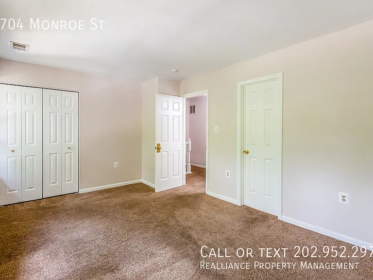 5704 Monroe St — Photo 9