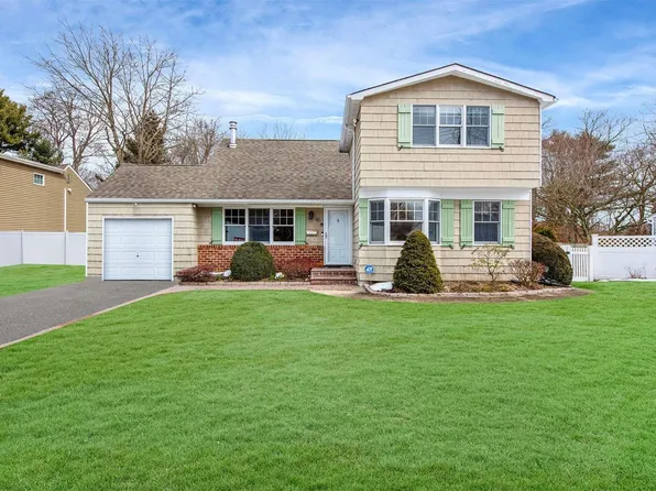 45 Birchbrook Drive, Smithtown, NY 11787