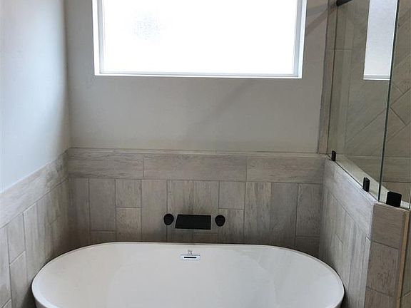 3rd image of 2417 W Bullock Ave