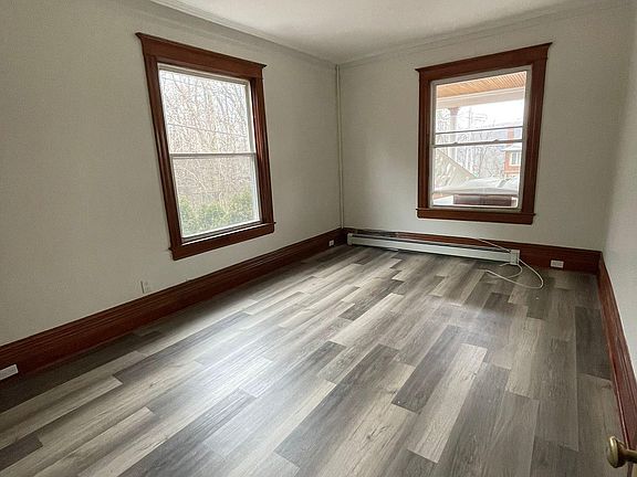 2nd image of 121 Sunnyside Dr