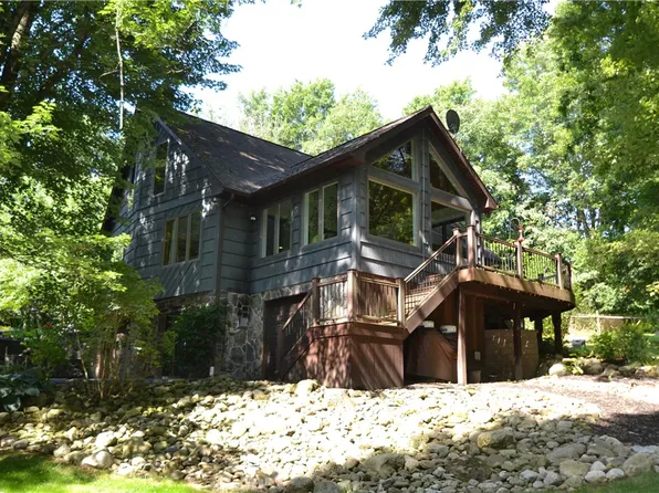 696 Curran Rd, Shortsville, NY 14548