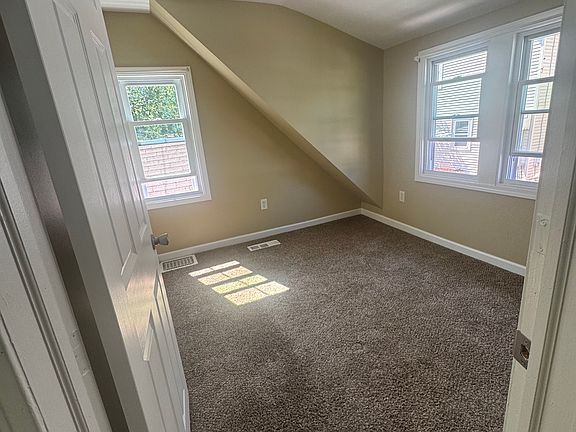 3rd image of 83 Parkwood Ave #4