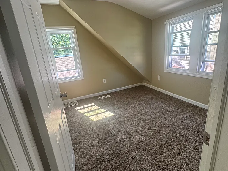 83 Parkwood Ave #4 — Photo 3