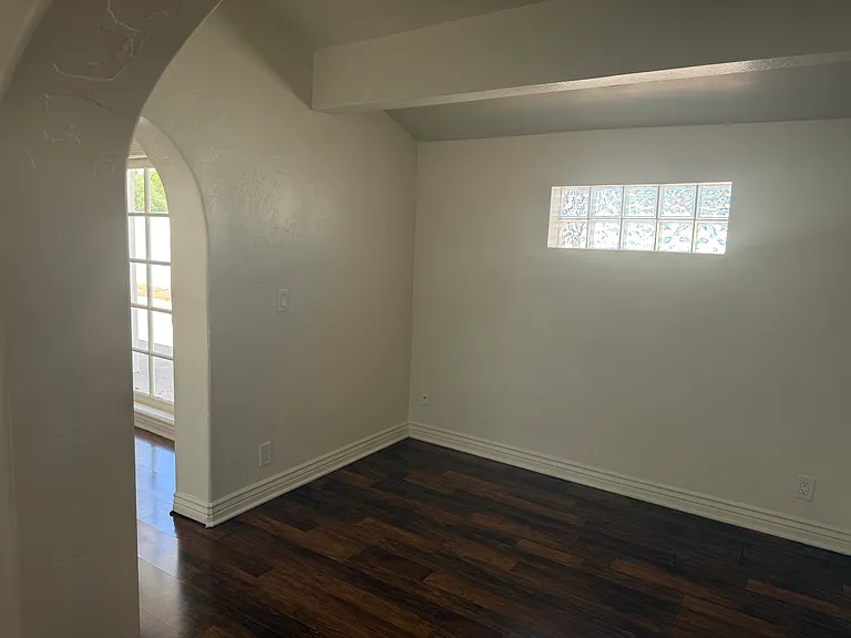 701 W Lewis Ave — Photo 9