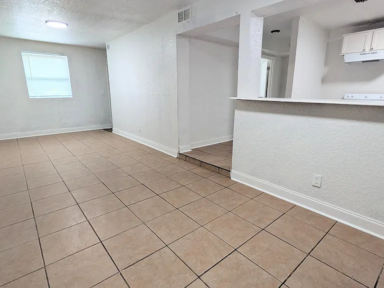 810 Laurel St — Photo 3