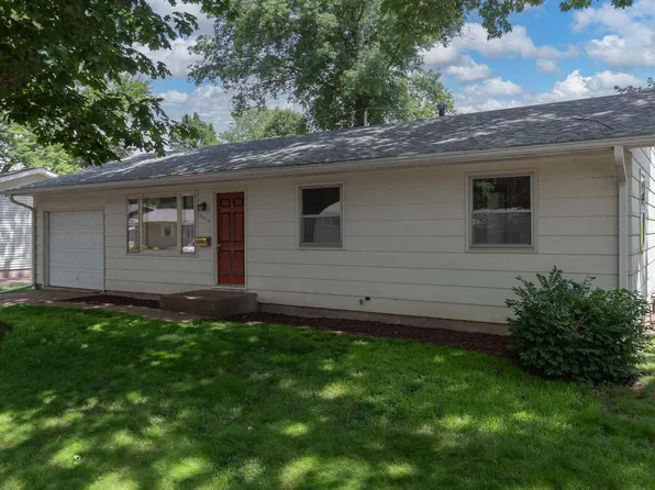 3403 Kimberly Downs Rd, Davenport, IA 52807