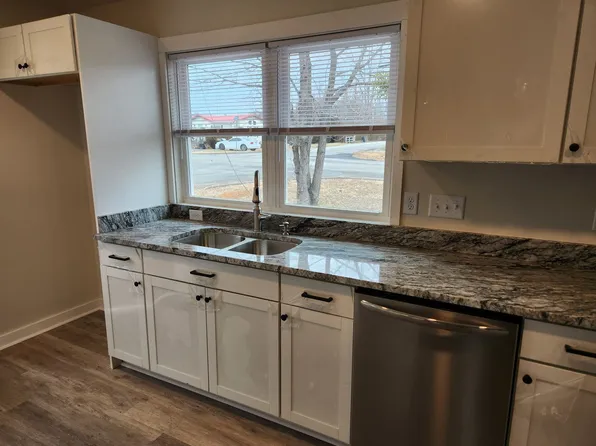 713 2nd St, Blackstone, VA 23824