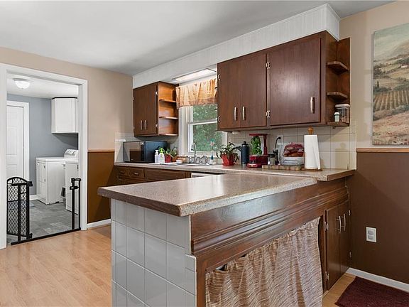 5th image of 5909 Birchwood Dr