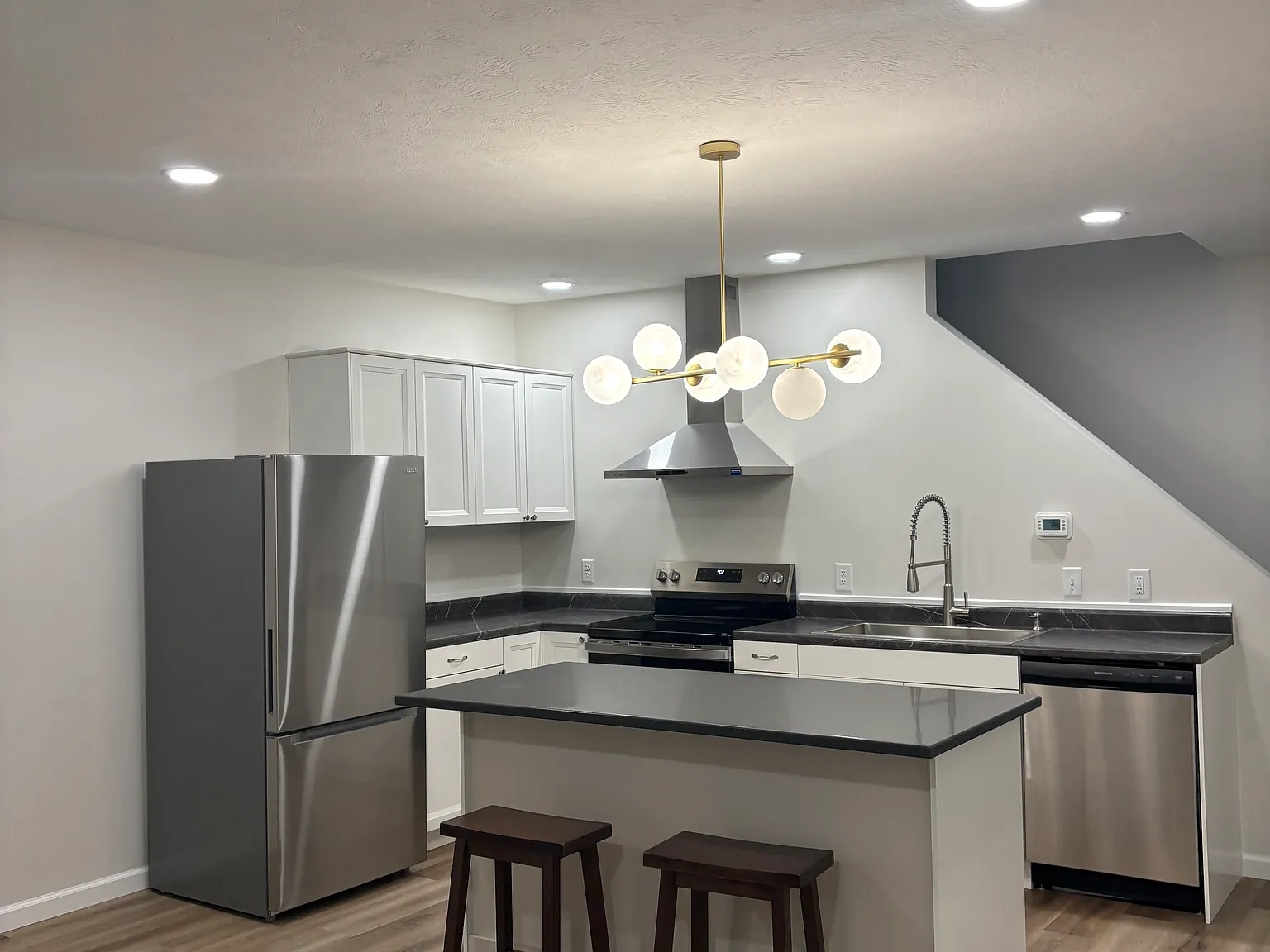 2 bed, 960 sqft, $1,850 — Photo 3