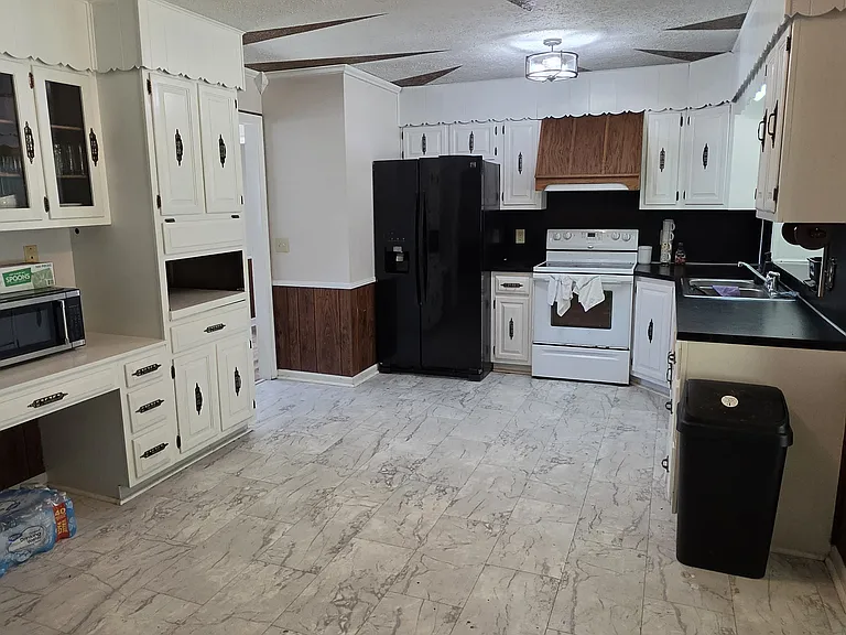 2189 Timothy Dr — Photo 9