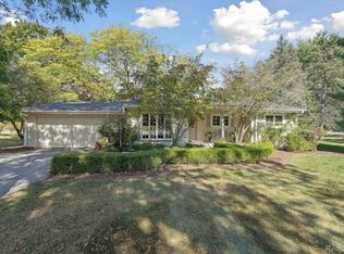 915 E River Rd, Flushing, MI 48433