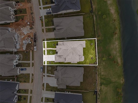 2nd image of 31422 Bluebell Ave