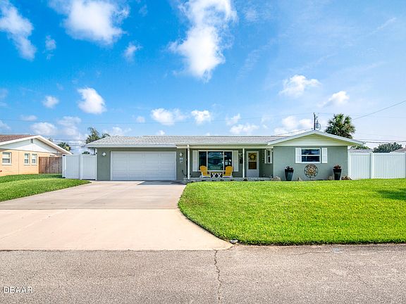 2nd image of 25 Raymonde Cir