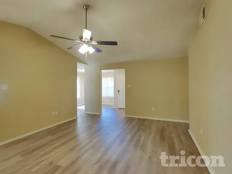 1015 Cedar Run Dr — Photo 2