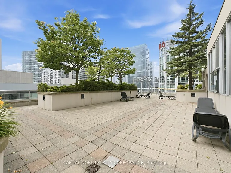 270 Wellington St W #412 — Photo 39