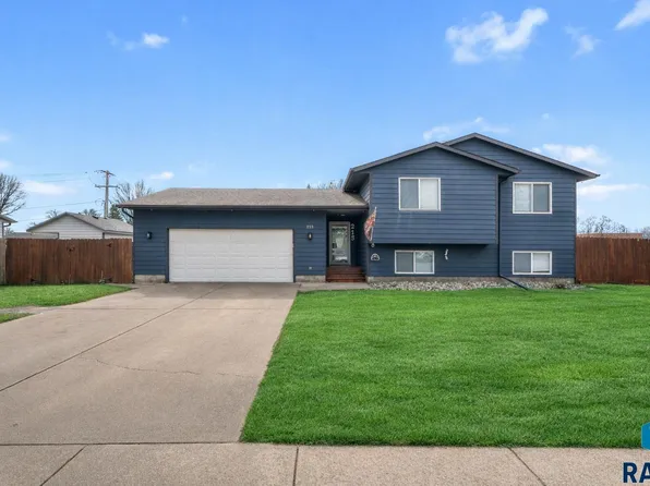 215 W Apple St, Tea, SD 57064
