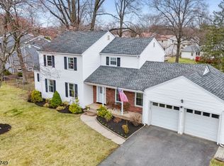 16 Deauville Dr, Parsippany, NJ 07054