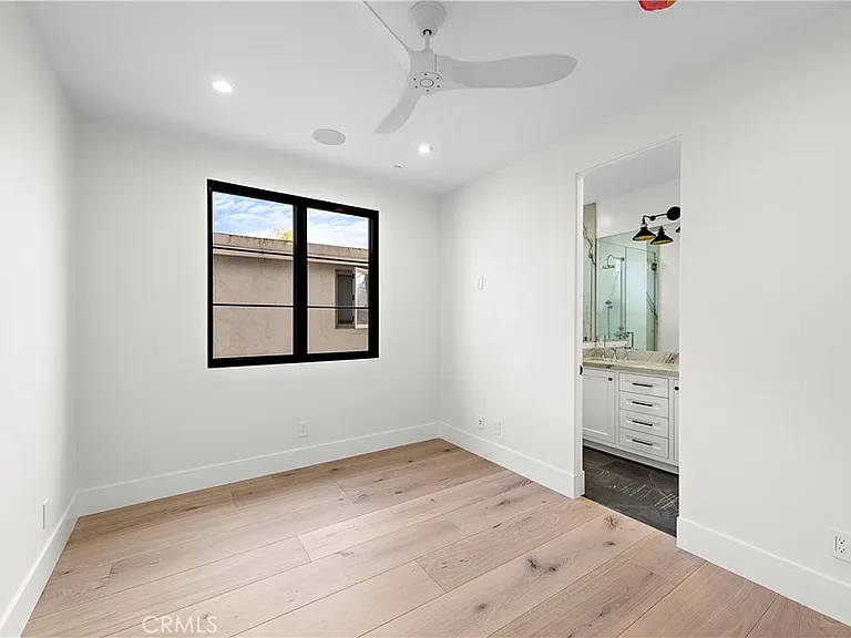 434 1/2 Goldenrod Ave — Photo 10