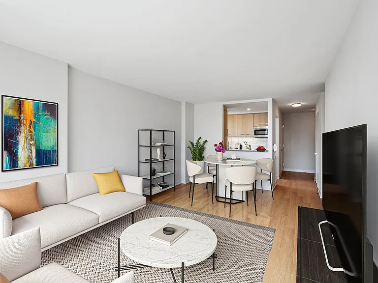 Columbus Cir #N20F — Photo 6