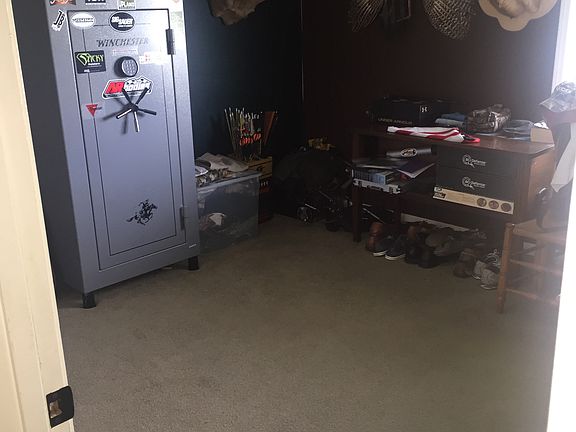 4th image of 200 E Meadowlark Dr
