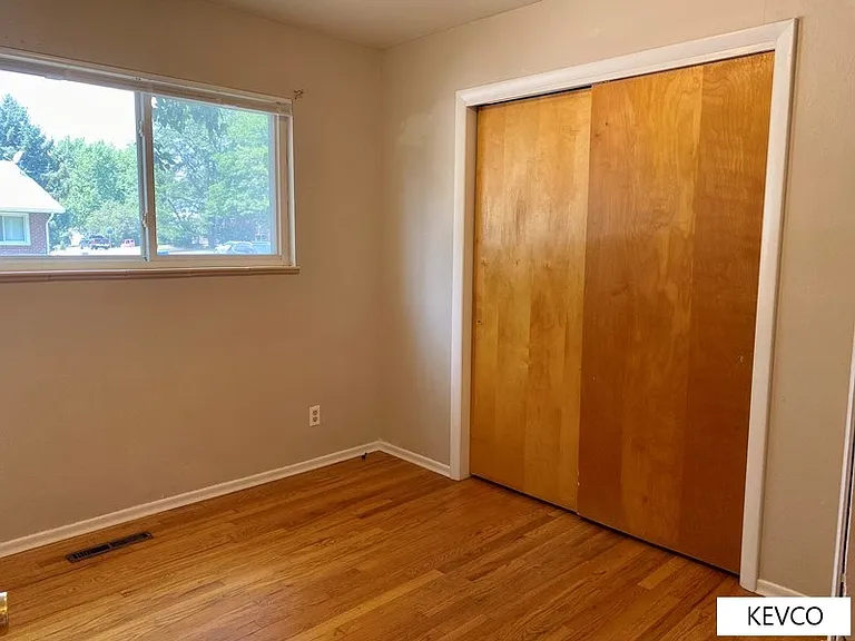 2413 Clearview Ave — Photo 7
