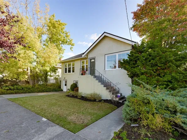145 Beechwood Ave, Victoria, BC V8S 3W4