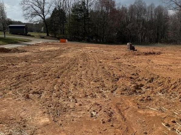 124 Broken Arrow Dr, Ararat, NC 27007