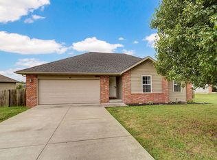 5640 W Sunflower Dr, Springfield, MO 65802