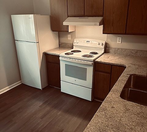 4th image of 2395 Rosedale Rd