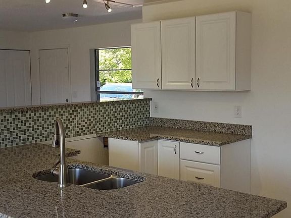 4th image of 1030 W Patrick Cir