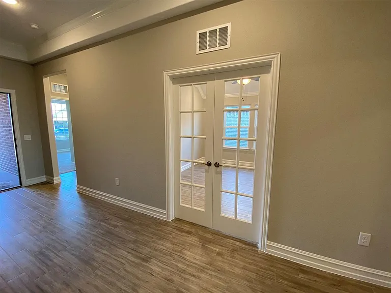2816 Redbud Ln — Photo 16