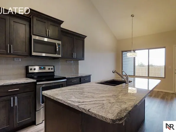 314 Deep Water Dr, Lincoln, NE 68527
