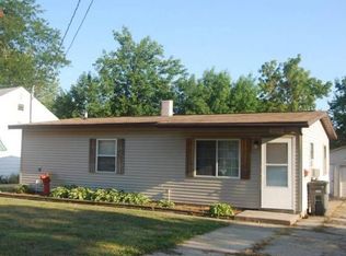 1010 Academy St, Dixon, IL 61021