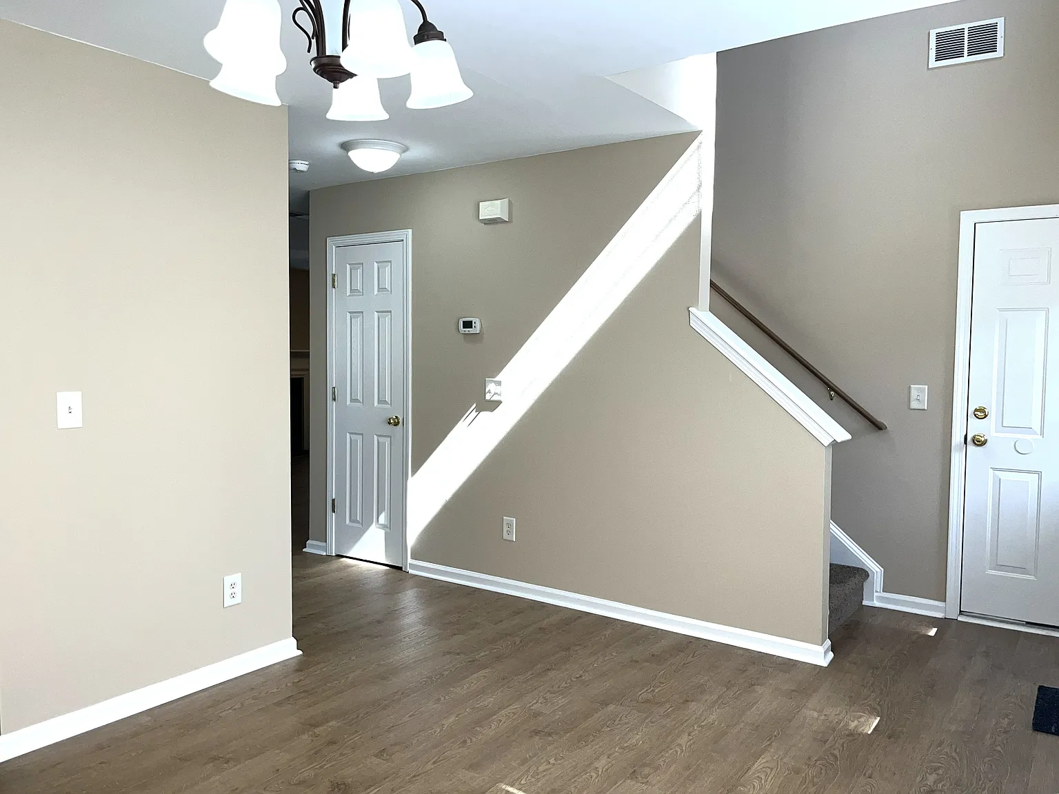 3 bed, 2.5 bath, 1490 sqft, $1,850 — Photo 4
