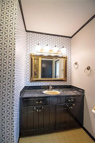 409 S Chestnut St — Photo 7