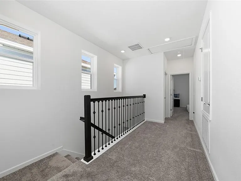 4132 Jespersen St — Photo 14